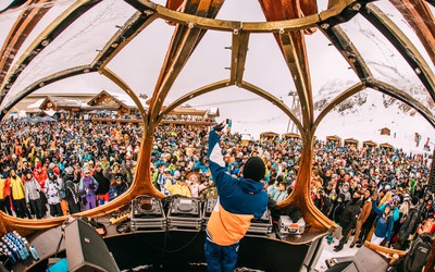 Tomorrowland Winter 2022 anuncia data para venda de ingressos e divulga simulador de pacotes