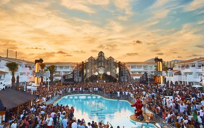 Ibiza pode voltar a sediar festas e receber turistas no verão europeu
