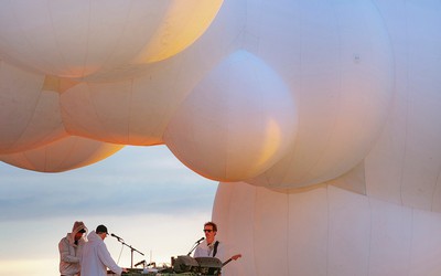 WhoMadeWho anuncia performance ao vivo na Dinamarca