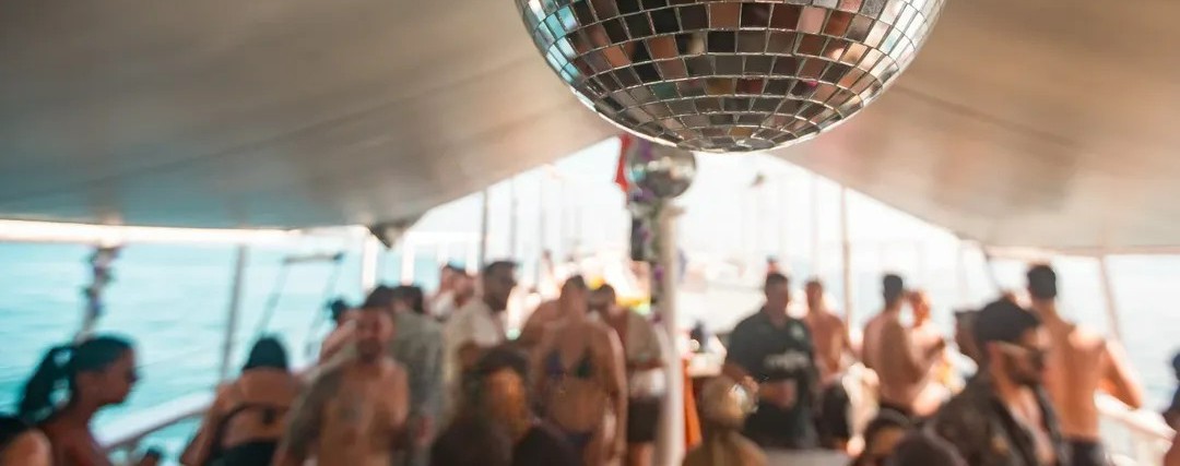 Sonzeira em alto mar em Ilhabela: Techno Inspire Onboard chega em nova edição celebrando conexão, liberdade e pertencimento