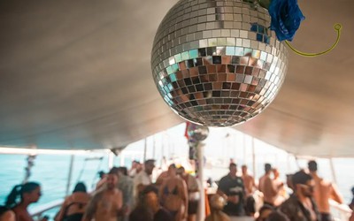Sonzeira em alto mar em Ilhabela: Techno Inspire Onboard chega em nova edição celebrando conexão, liberdade e pertencimento