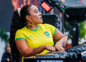 Carola celebra collab com Fatboy Slim e Felix Da Housecat: "Faz você perceber que todo o caminho valeu a pena"