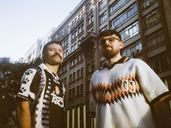 Nostalgia dos anos 80 + energia raver dos 90 definem “Rave”, 1º EP de Mau Maioli com Vasconcellos