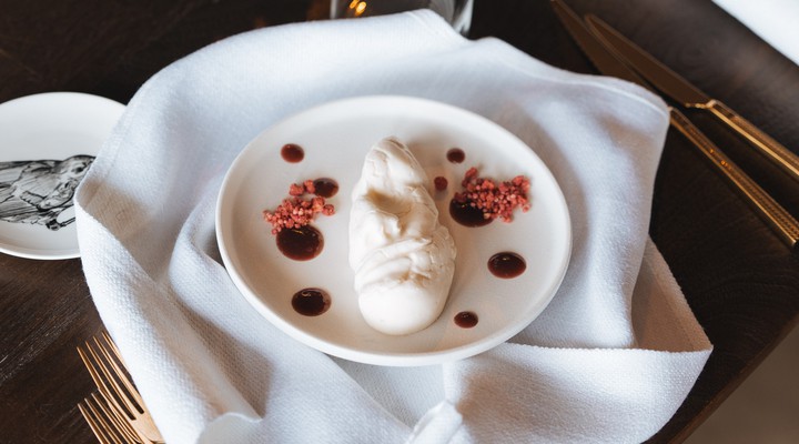 Prato servido no Tomorrowland Restaurant, que traduziu o universo Consciencia por meio da gastronomia (Divulgação / Tomorrowland)
