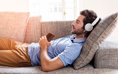 EDM está entre os gêneros mais escutados antes de dormir