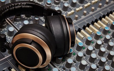 Empresa desenvolve tecnologia inédita para ouvir músicas em 3D