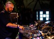 Como Artistikk desafiou convenções da música eletrônica ao unir luta indígena, funk e violino em uma pista lotada no HM Festival