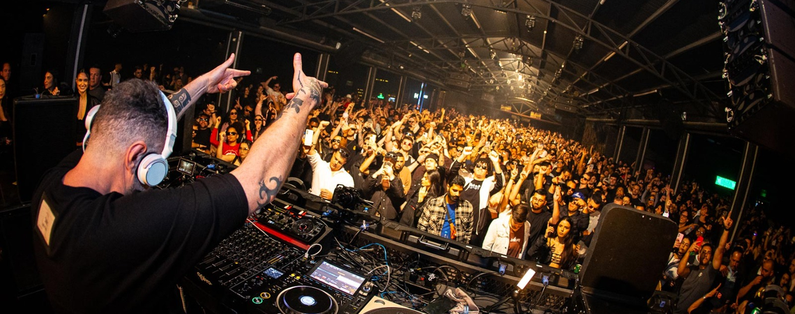 Rebobina estreia no Surreal Park com Ratier e Fabricio Peçanha revisitando clássicos da Dance Music