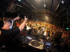 Rebobina estreia no Surreal Park com Ratier e Fabricio Peçanha revisitando clássicos da Dance Music